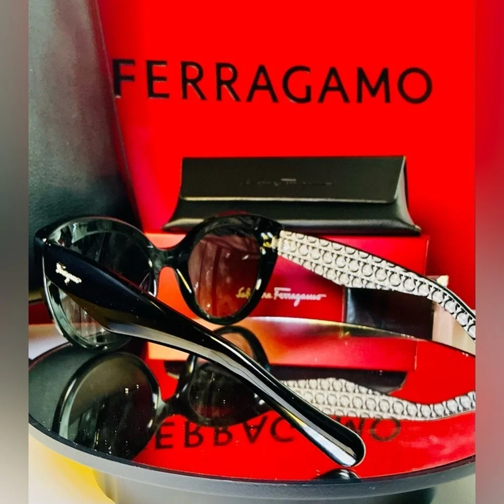 SALVATORE FERRAGAMO SUNGLASSES NEW